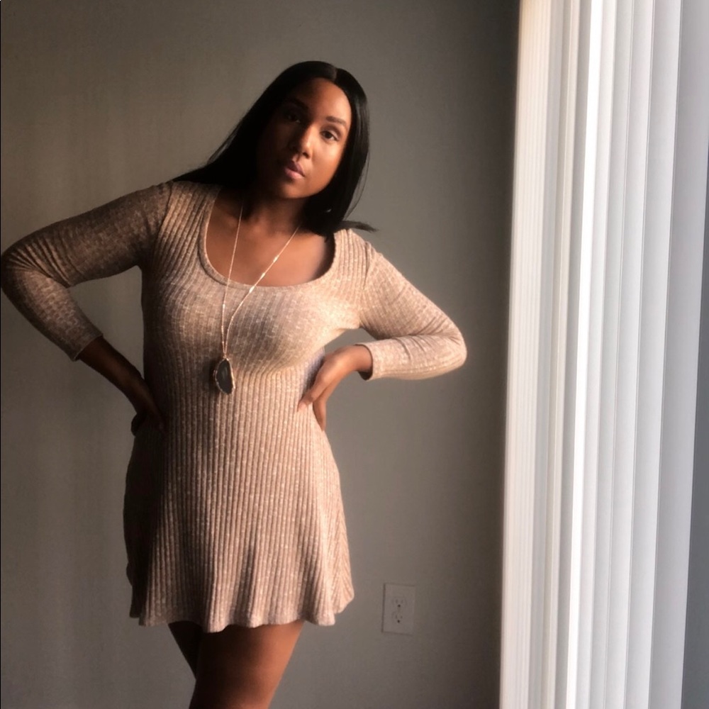 Tan long sleeve dress - large